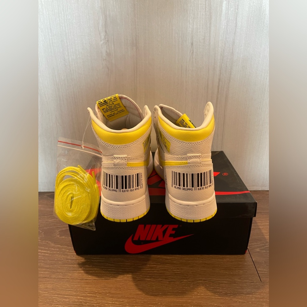Jordan 1 Retro High First Class Flight - Picture 4 of 7
